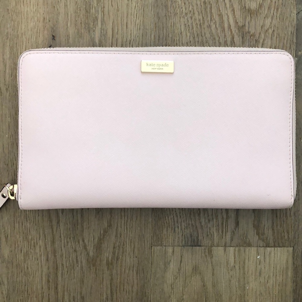 👛 LIKE NEW Kate Spade Wallet!